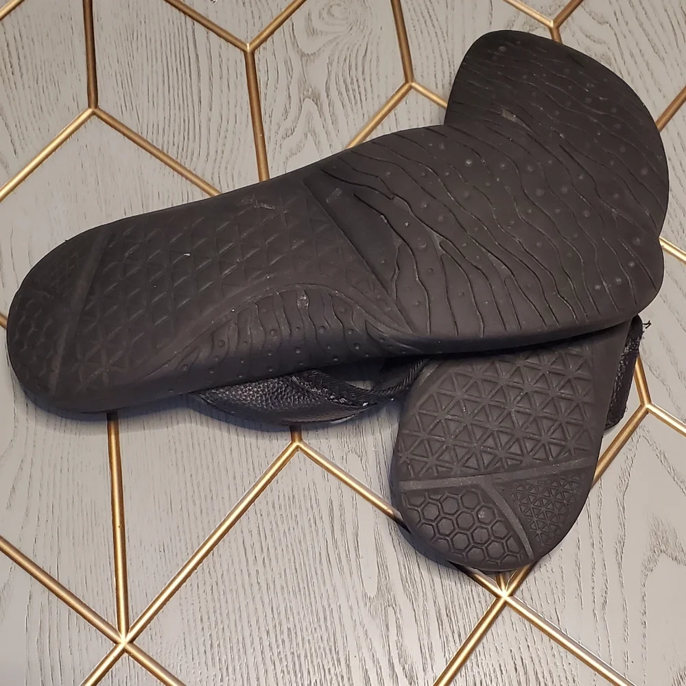 Kuailu Men's Black Flip Flop Sandals. Size 14.